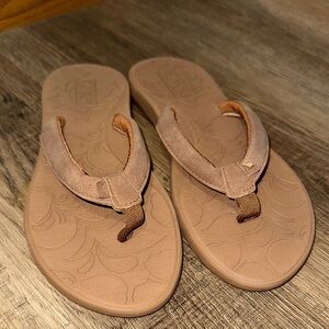 Roxy Women's Suede Thong Sandals in Tan